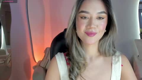 Snapshot of rebeccahudson_ chatting on March 2, 10:59 pm Rebe online show from March 2, 10:59 pm
