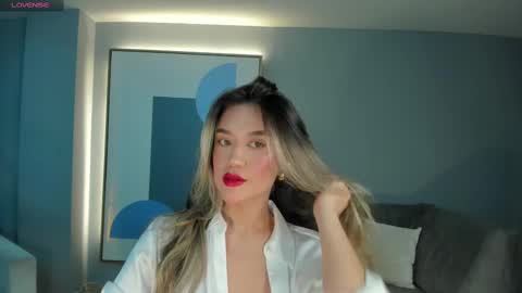 Snapshot of rebeccahudson_ chatting on February 18, 3:10 am Rebe online show from February 18, 3:10 am