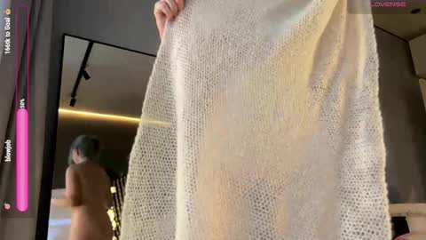 Rebecca Nikson online show from October 4, 4:54 am