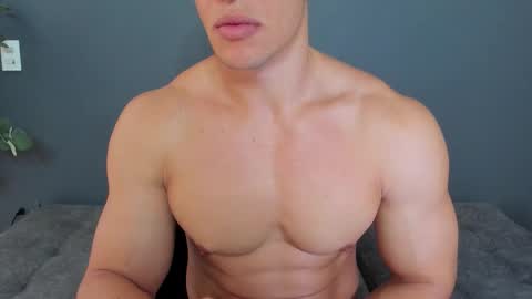 twitter REECET26 instagram RECCETAYLOR online show from December 21, 3:18 pm