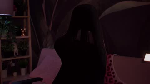 QUEEN OF EVIL online show from September 21, 2:15 am