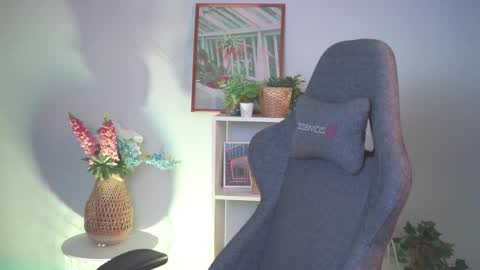 QUEEN OF EVIL online show from March 9, 1:56 am