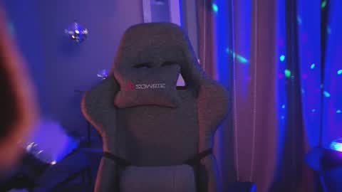 QUEEN OF EVIL online show from October 18, 2:27 am