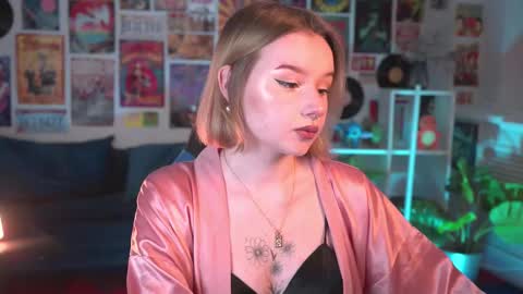 QUEEN OF EVIL online show from March 3, 2:26 am