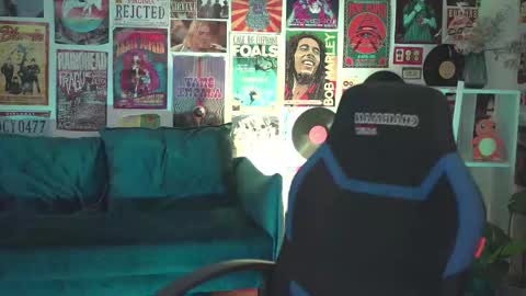 QUEEN OF EVIL online show from March 4, 2:06 am