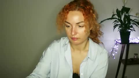 reddgirll online show from February 15, 5:39 pm
