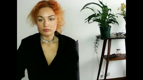 reddgirll online show from February 14, 4:31 pm