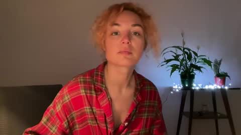 reddgirll online show from February 22, 7:36 pm