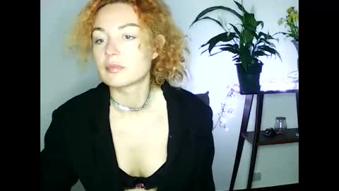 reddgirll online show from February 14, 7:33 pm
