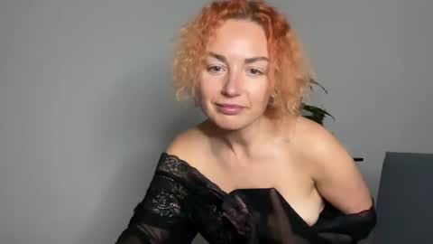 reddgirll online show from February 18, 12:15 am