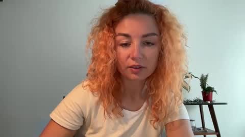 reddgirll online show from February 25, 11:43 am