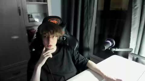 reddissq online show from December 25, 4:01 am