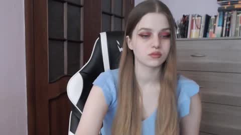 Snapshot of redhead_rabbit chatting on February 19, 2:55 am Lily online show from February 19, 2:55 am