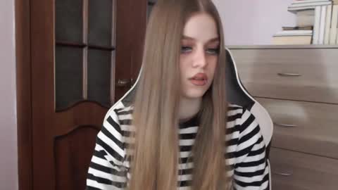 Lily online show from February 20, 2:44 am