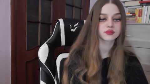 Lily online show from November 25, 2:10 am