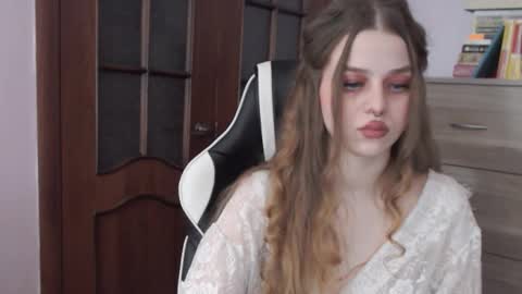 Lily online show from October 22, 2:26 am