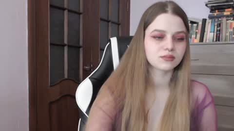 Snapshot of redhead_rabbit chatting on February 5, 3:13 am Lily online show from February 5, 3:13 am