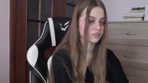 Lily online show from April 11, 2:49 am