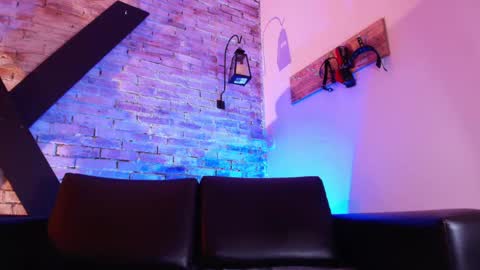   online show from October 8, 1:06 pm