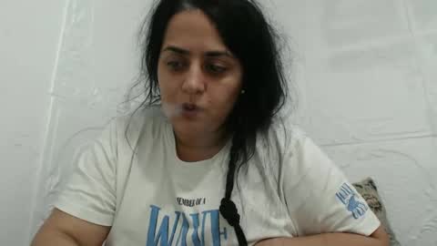 Reea online show from December 2, 7:11 pm