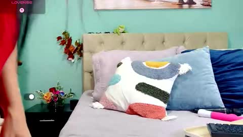 Yanella online show from November 5, 3:30 am