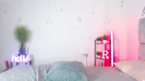 regina1819 online show from February 9, 1:53 am