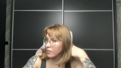 Snapshot of reginasmilee chatting on February 7, 4:03 pm Regina online show from February 7, 4:03 pm