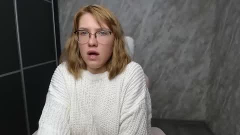 Snapshot of reginasmilee chatting on February 18, 7:43 am Regina online show from February 18, 7:43 am