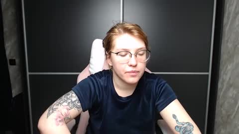 Snapshot of reginasmilee chatting on February 12, 3:51 am Regina online show from February 12, 3:51 am