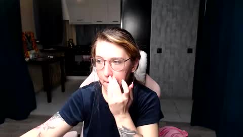 Snapshot of reginasmilee chatting on September 14, 1:08 am Regina online show from September 14, 1:08 am