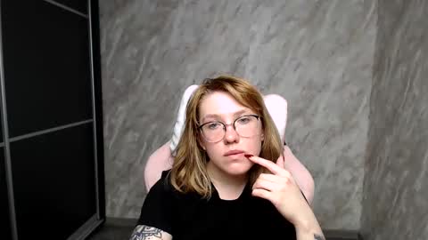 Snapshot of reginasmilee chatting on March 9, 11:14 am Regina online show from March 9, 11:14 am