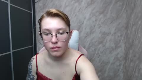 Snapshot of reginasmilee chatting on February 17, 11:13 am Regina online show from February 17, 11:13 am