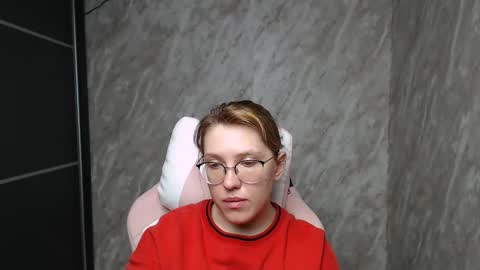 Snapshot of reginasmilee chatting on March 5, 2:57 am Regina online show from March 5, 2:57 am