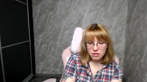 Snapshot of reginasmilee chatting on March 8, 5:59 am Regina online show from March 8, 5:59 am
