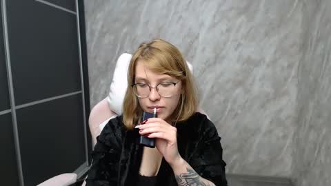 Snapshot of reginasmilee chatting on February 27, 4:21 pm Regina online show from February 27, 4:21 pm