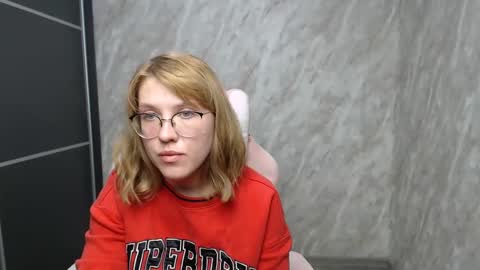 Snapshot of reginasmilee chatting on February 24, 3:31 pm Regina online show from February 24, 3:31 pm