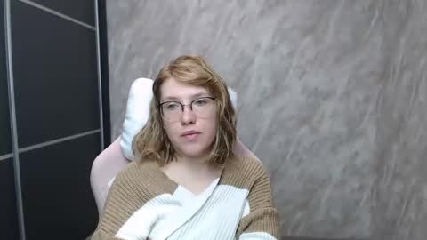 Snapshot of reginasmilee chatting on February 15, 3:09 am Regina online show from February 15, 3:09 am