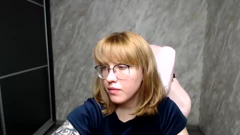 Snapshot of reginasmilee chatting on March 5, 4:57 pm Regina online show from March 5, 4:57 pm