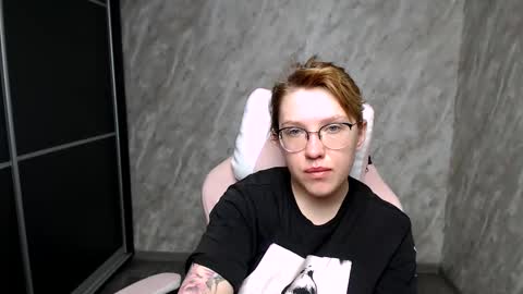 Snapshot of reginasmilee chatting on March 10, 2:17 am Regina online show from March 10, 2:17 am