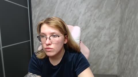 Snapshot of reginasmilee chatting on February 21, 4:48 pm Regina online show from February 21, 4:48 pm