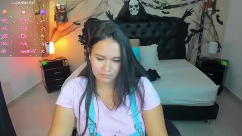 reina_loren online show from November 1, 9:25 pm