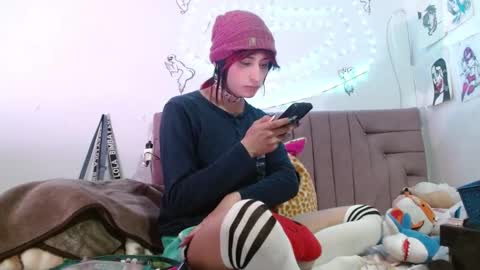 reiv_femboy online show from December 15, 7:04 am
