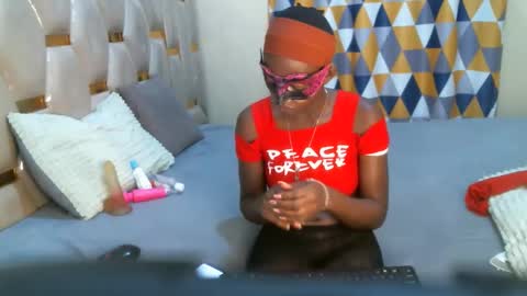 remmyqueen online show from April 26, 2:47 pm
