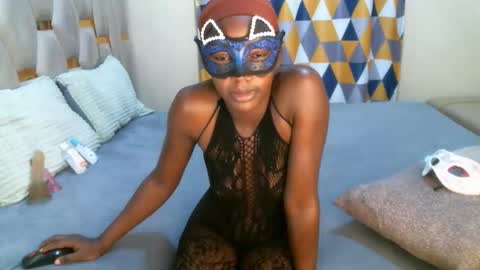 remmyqueen online show from May 28, 1:58 am