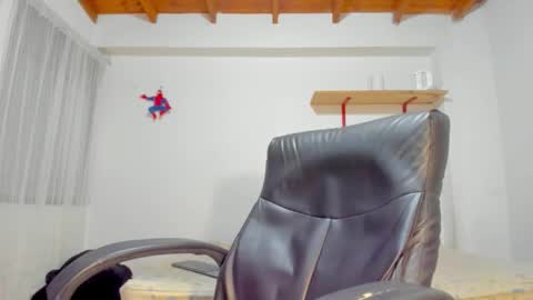 Rmy Steen online show from November 22, 1:37 am