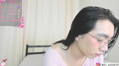 Snapshot of ren_yoonn chatting on December 10, 7:37 am Ren online show from December 10, 7:37 am