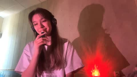 Rena online show from May 8, 11:49 am
