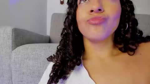 Snapshot of renata_cruz_ chatting on February 18, 2:49 pm Renata 3 online show from February 18, 2:49 pm