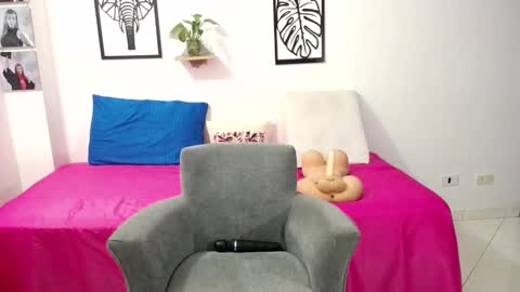 Renata Salinas online show from February 26, 10:36 pm