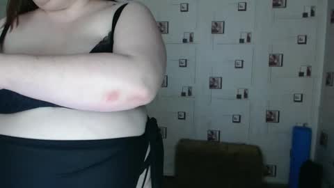 renataoia online show from March 28, 7:04 pm